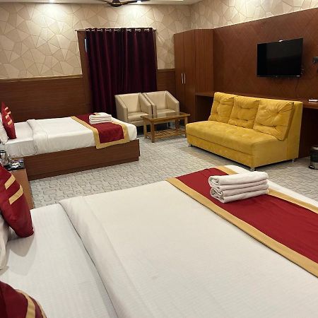 Royal Heritage Hotel & Resort Ayodhya Ngoại thất bức ảnh