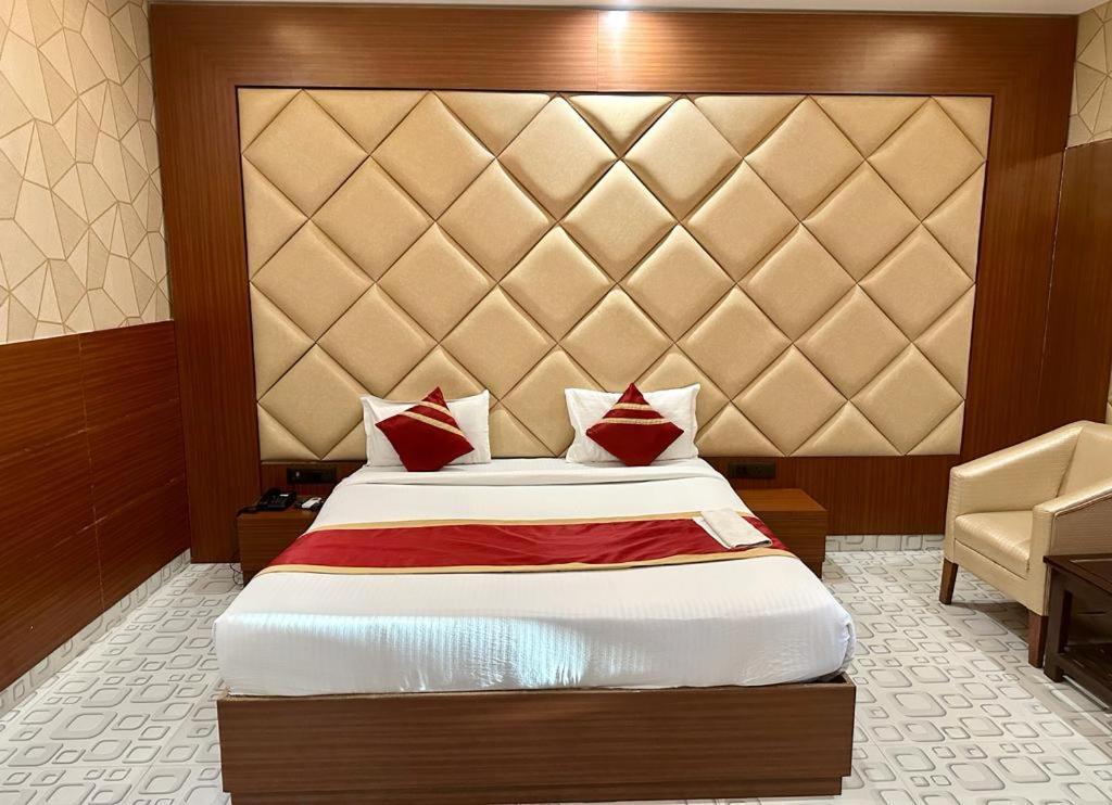 Royal Heritage Hotel & Resort Ayodhya Ngoại thất bức ảnh