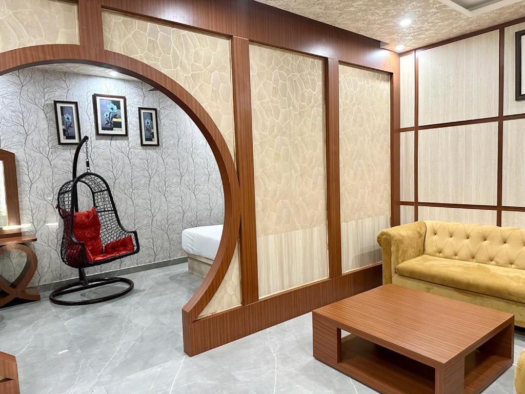 Royal Heritage Hotel & Resort Ayodhya Ngoại thất bức ảnh