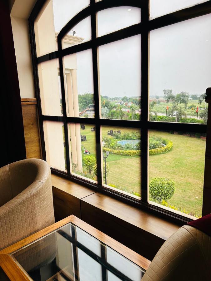 Royal Heritage Hotel & Resort Ayodhya Ngoại thất bức ảnh